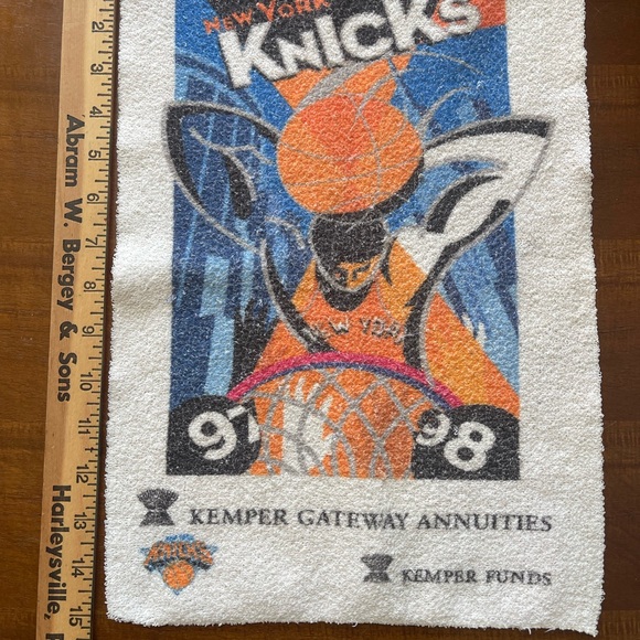 New York Knicks 1997/1998 Rally Towel good shape - see pics - Picture 2 of 3